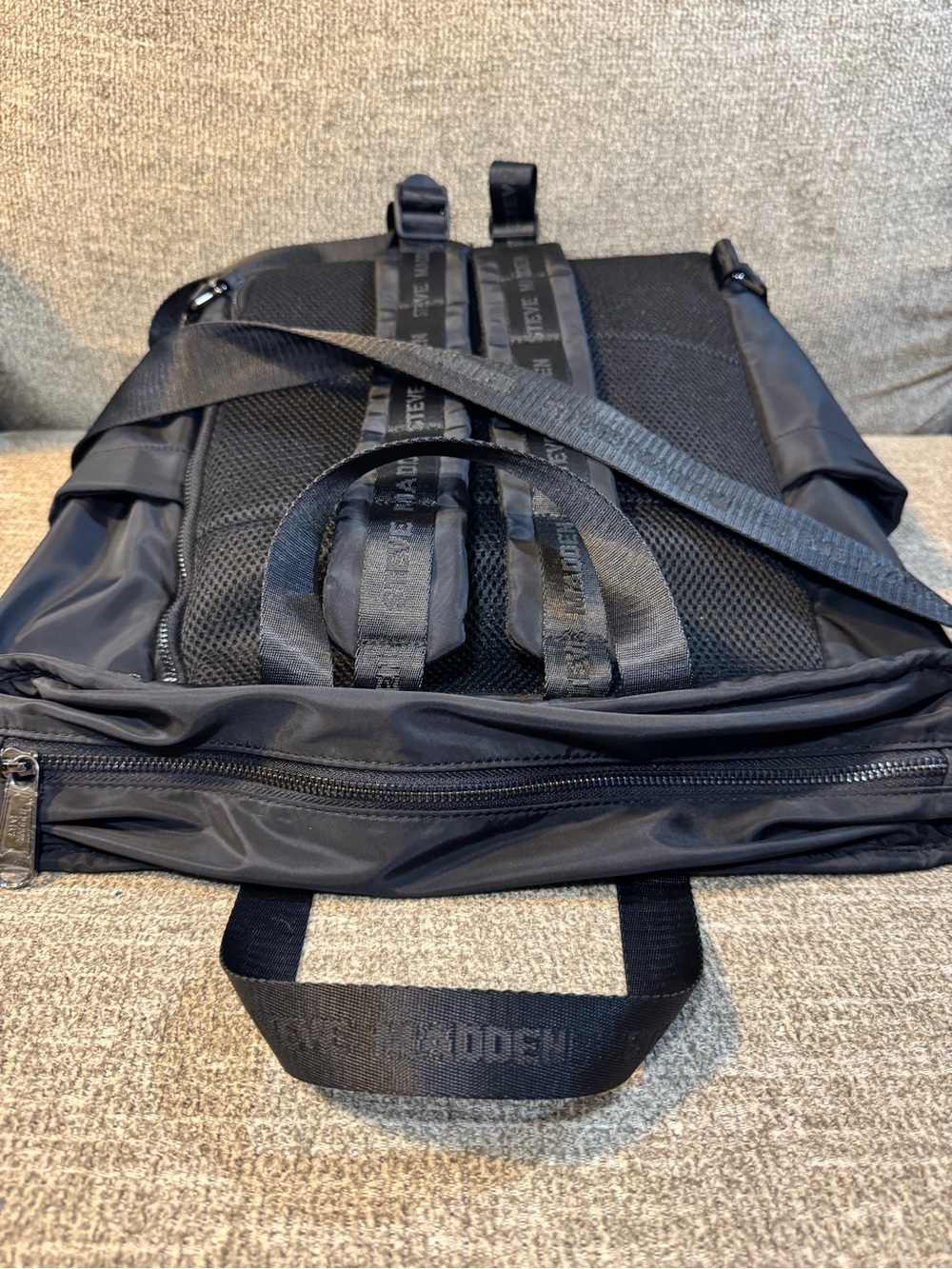 Steve Madden BMedhy Black Convertable  Backpack Style Tote - Picture 11 of 14